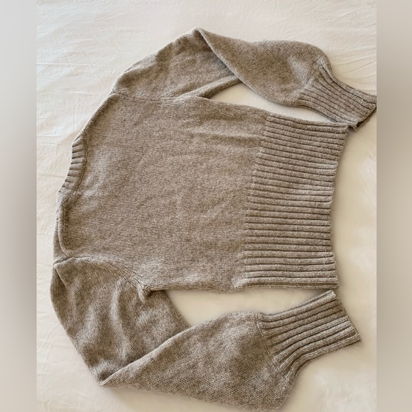 Aritzia Cropped Wool and Cashmere Sweater - Picture 3 of 6